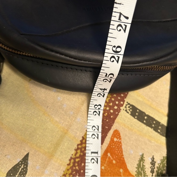 Portland Leather Goods Large Circle Bag. - Picture 5 of 6